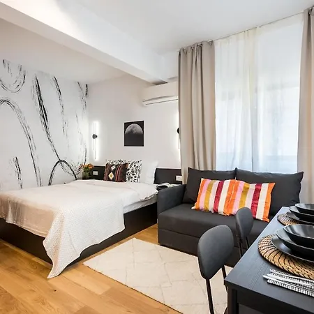 Апартаменти Sunny - Charming Balcony - Romana Square Бухарест