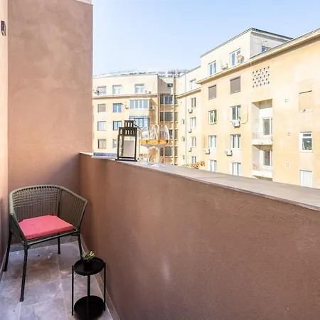 Sunny - Charming Balcony - Romana Square