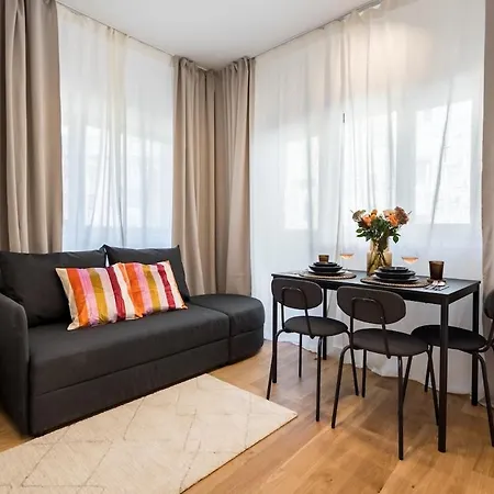 Daire Sunny - Charming Balcony - Romana Square