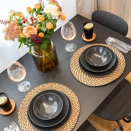 Sunny - Charming Balcony - Romana Square Daire *