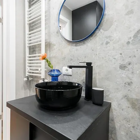 Sunny - Charming Balcony - Romana Square Daire *