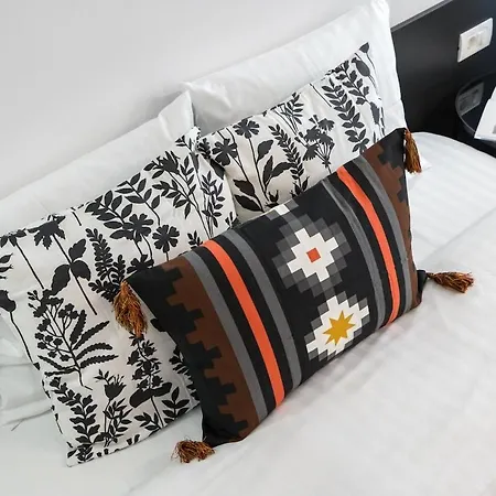 Sunny - Charming Balcony - Romana Square Daire *