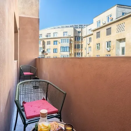 Sunny - Charming Balcony - Romana Square *