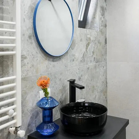 Apartment Sunny - Charming Balcony - Romana Square