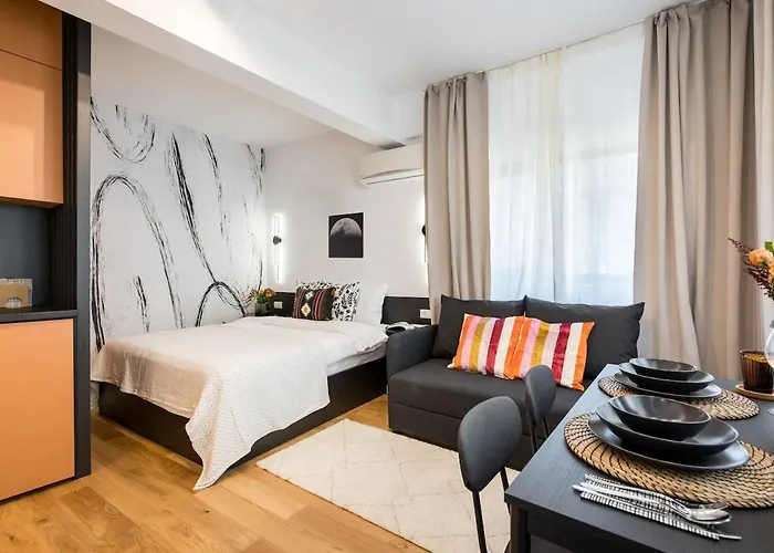 Апартаменти Sunny - Charming Balcony - Romana Square Бухарест