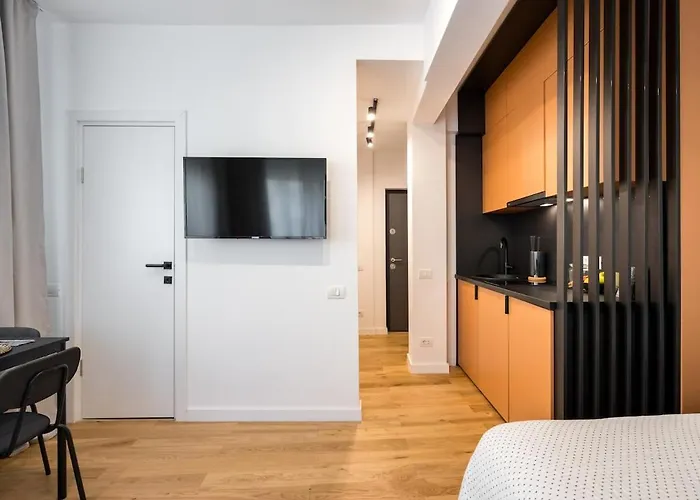 Sunny - Charming Balcony - Romana Square *