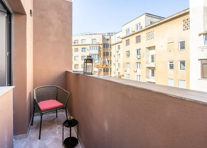Sunny - Charming Balcony - Romana Square