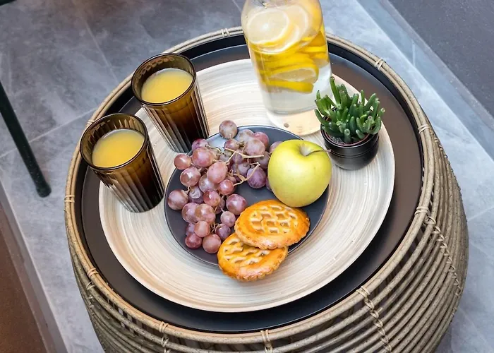 Sunny - Charming Balcony - Romana Square Апартаменти