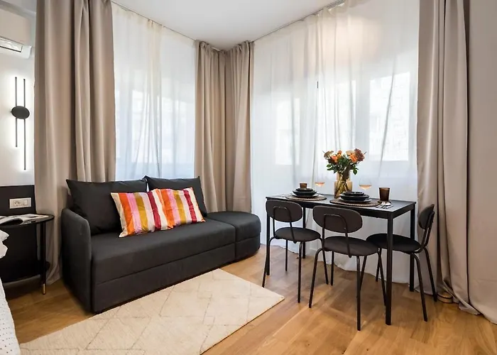 Apartman Sunny - Charming Balcony - Romana Square