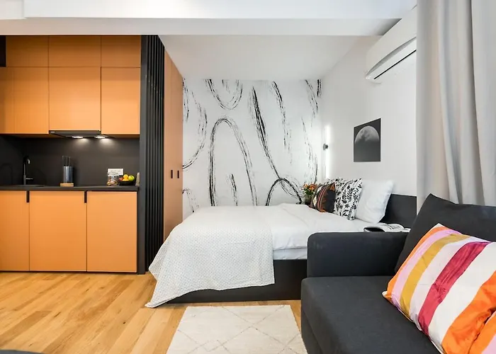 Sunny - Charming Balcony - Romana Square