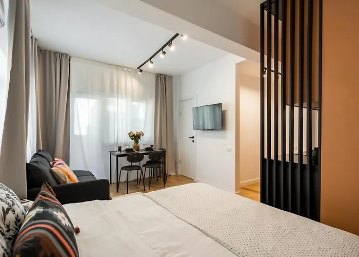 Апартаменти Sunny - Charming Balcony - Romana Square *