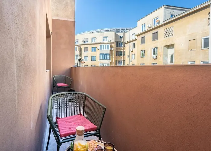 Sunny - Charming Balcony - Romana Square *