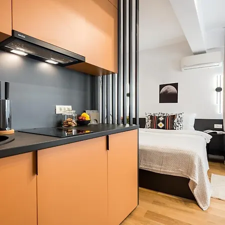 Sunny - Charming Balcony - Romana Square Bucarest