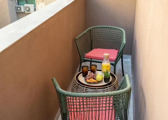 Sunny - Charming Balcony - Romana Square Apartment *