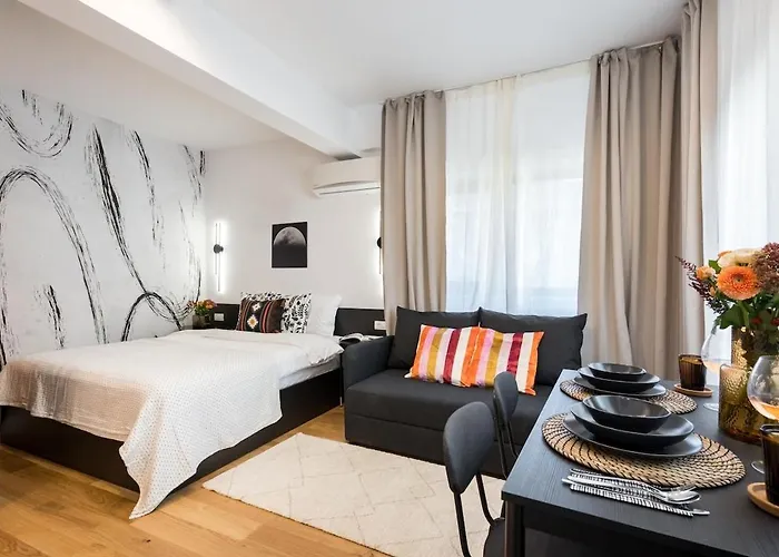 Apartment Sunny - Charming Balcony - Romana Square *