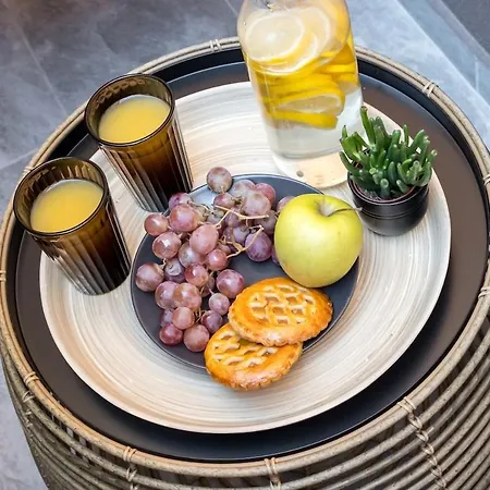 Sunny - Charming Balcony - Romana Square Apartment