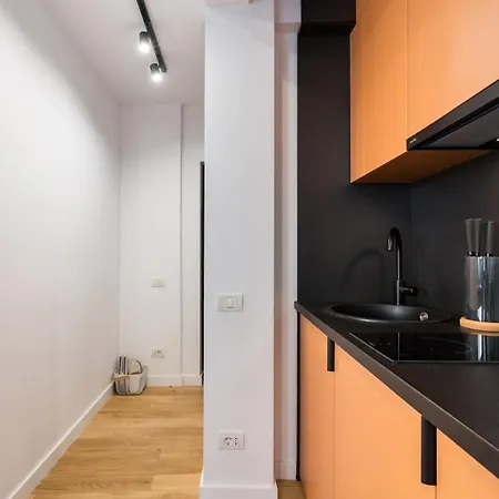 Sunny - Charming Balcony - Romana Square Apartment *