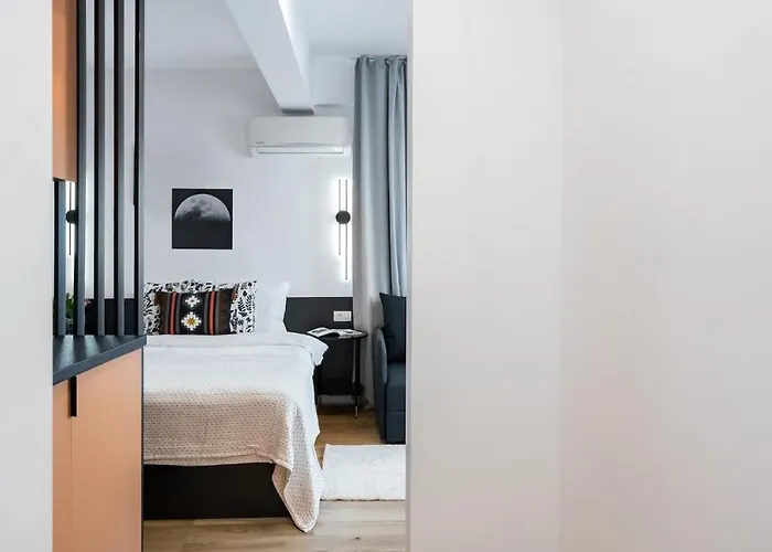 Sunny - Charming Balcony - Romana Square Bucharest