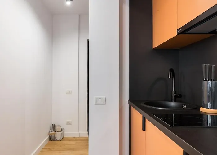 Sunny - Charming Balcony - Romana Square Apartment *