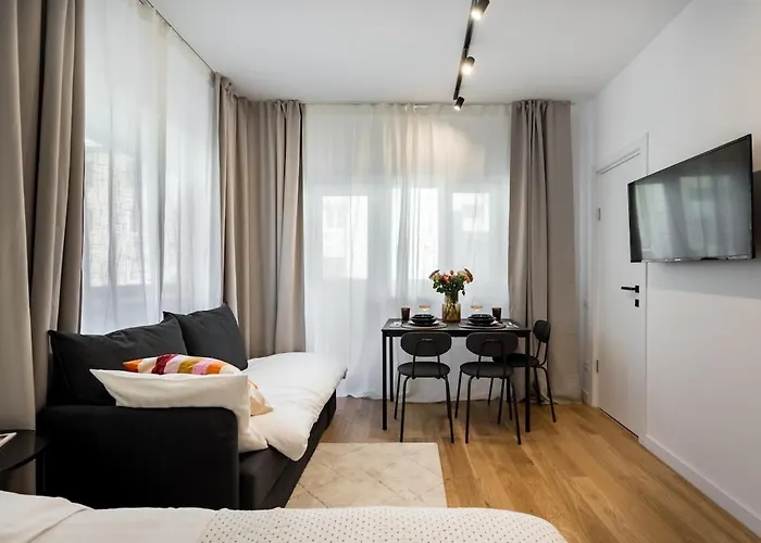 Sunny - Charming Balcony - Romana Square Apartment Bucharest