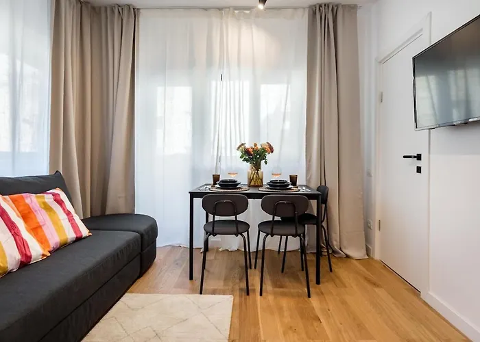 Sunny - Charming Balcony - Romana Square Apartment